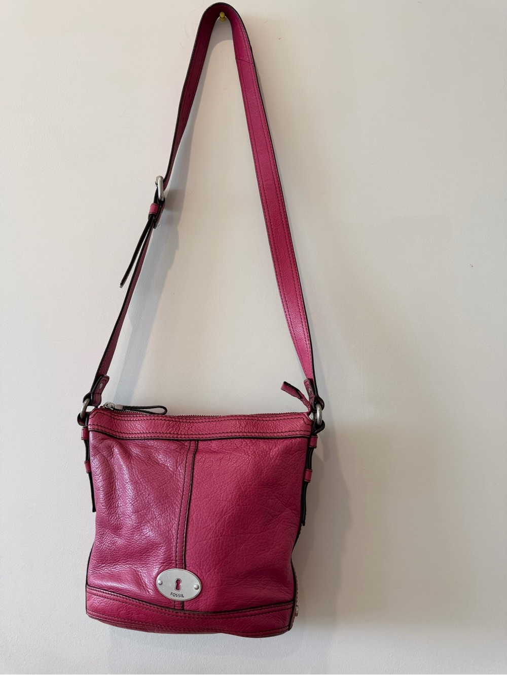 🩷Fossil Hot Pink Pebbled Leather Crossbody Bag